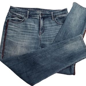 Chicos Beaded So Slimming Girlfriend Jean sz 1.5 (10)
